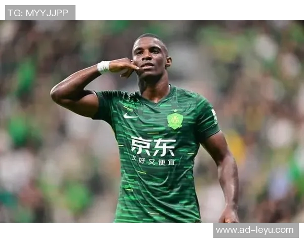 拉米罗今晨回国基本确认不再执教国安球队未来走向引发关注